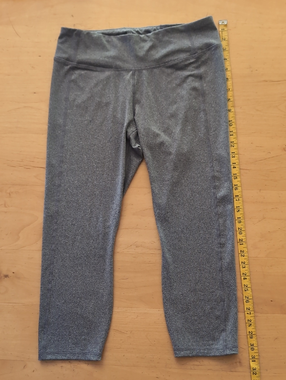 all in motion™ Cropped Leggings SzL Gray Poly/Spandex Yoga Gym Running Like New